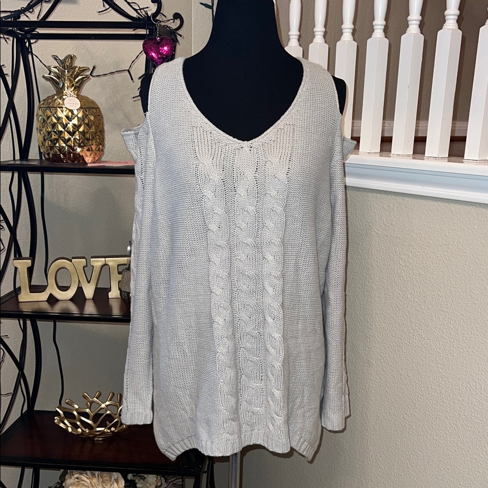 VENUS Off-the-Shoulder Sweater in Light Gray